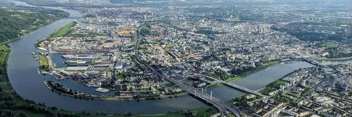 Flugwegposition um 15:01:43: Aufgenommen in der Nähe von Linz, Österreich in 1028 Meter